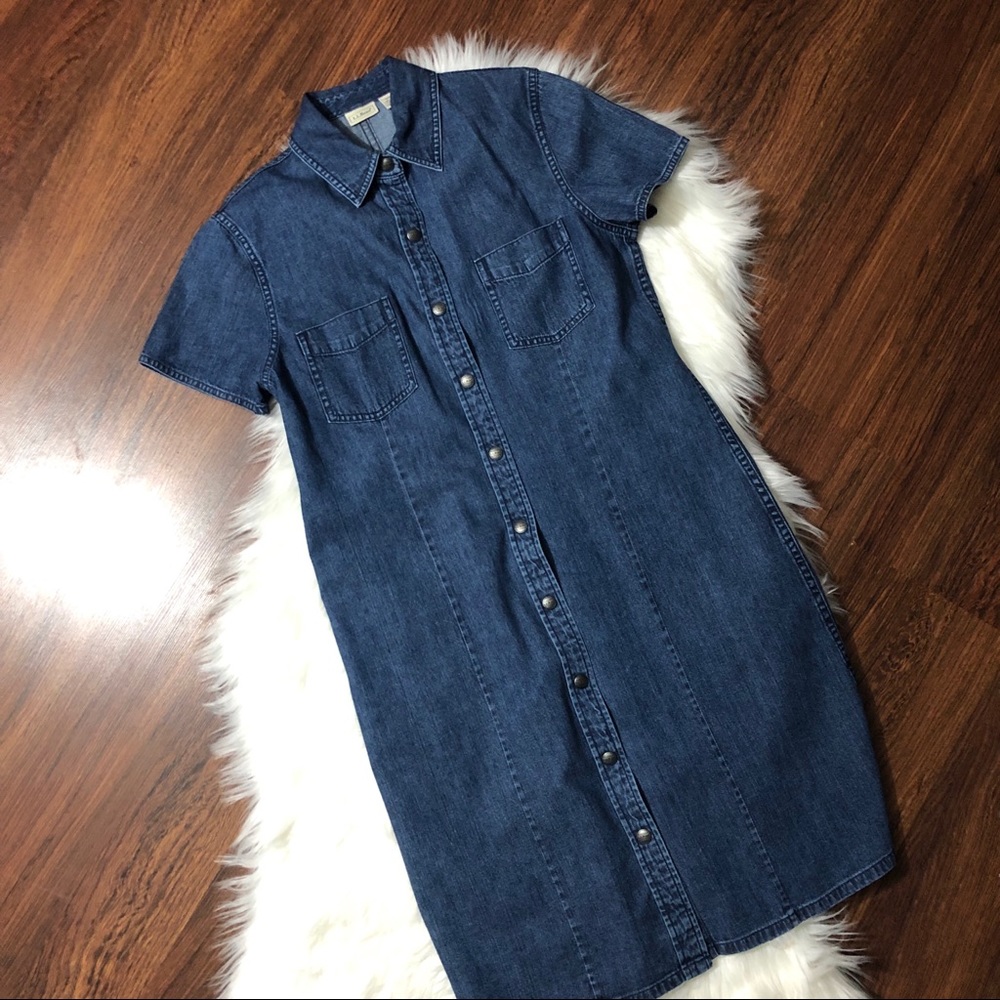 🌻SOLD🌻 LL Bean denim short sleeve button up dres